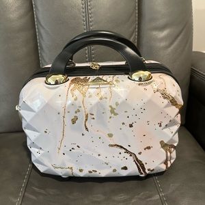 Triforce Beauty Case